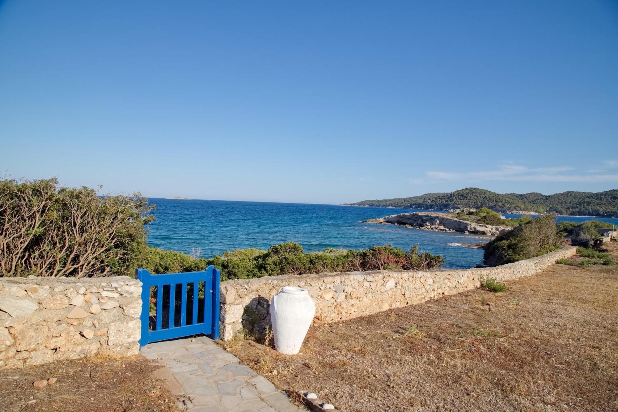 Aroura Homes 4Br Beachfront Villa Spétses Exterior foto