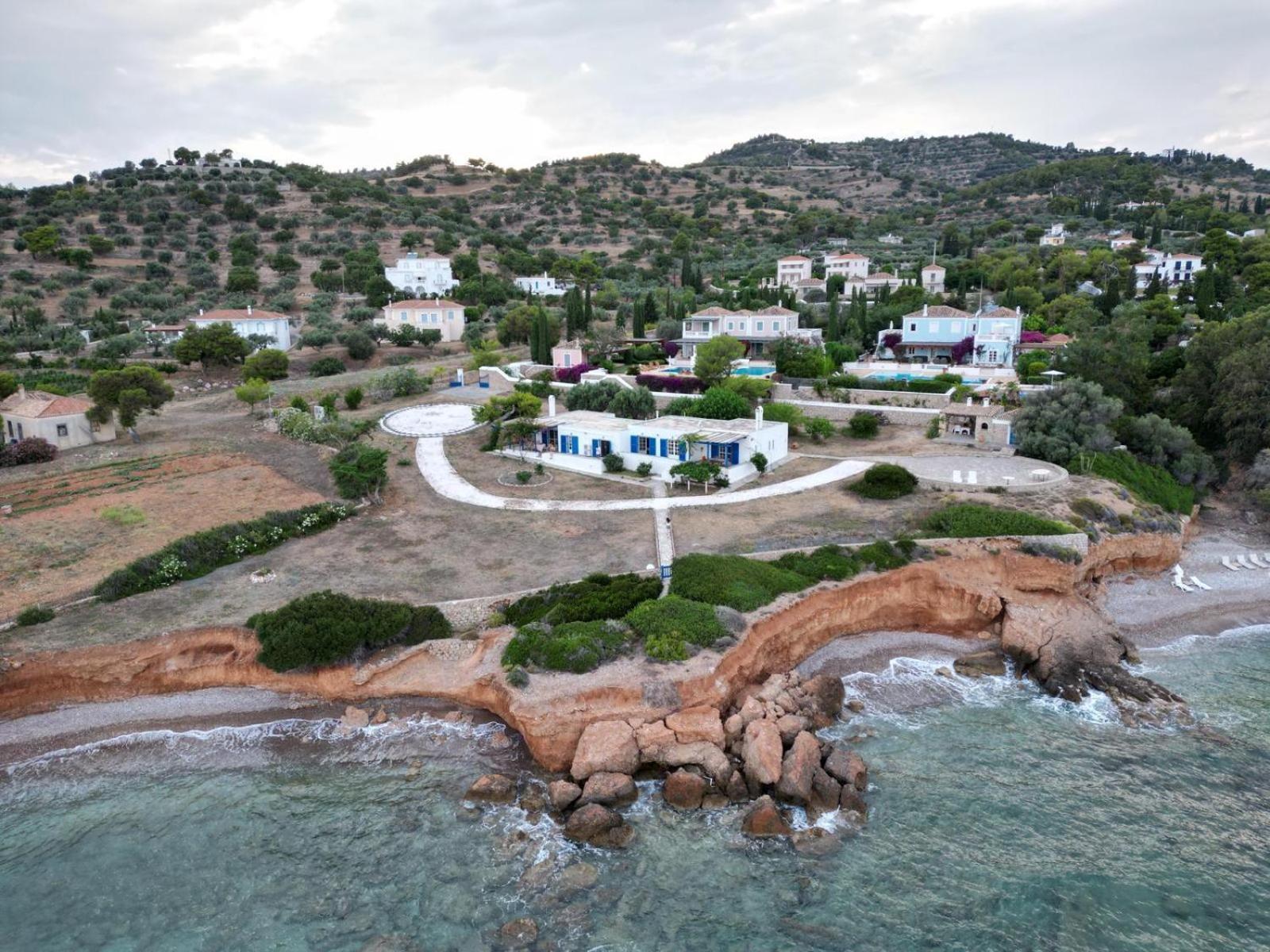 Aroura Homes 4Br Beachfront Villa Spétses Habitación foto